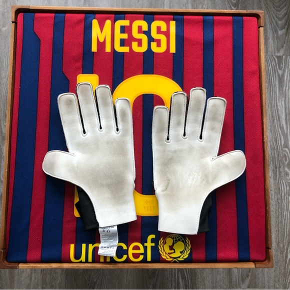 Adidas goalkeeper gloves - Picture 2 of 4